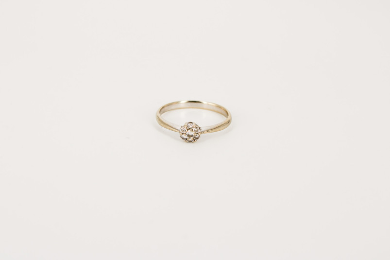 Anillo de oro blanco de 18k con diamantes. de segunda mano. Joyería de ocasión | ROYALHYSTERIA