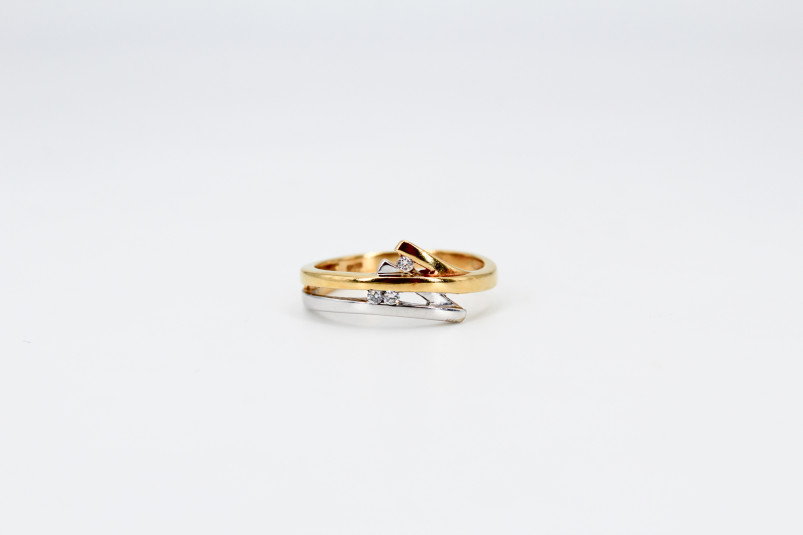 Anillo de oro combinado de 18k. de segunda mano. Joyería de ocasión | ROYALHYSTERIA