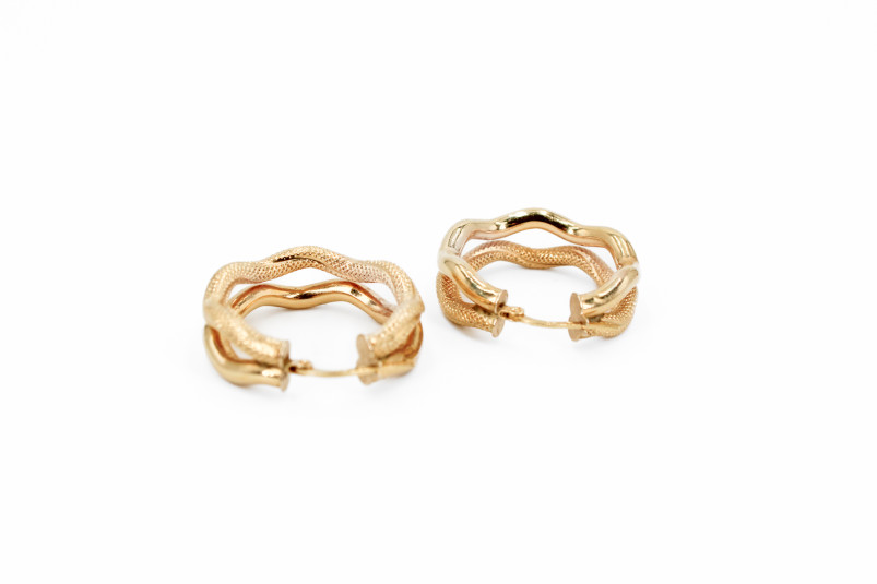 Pendiente de oro de 18k. de segunda mano. Joyería de ocasión | ROYALHYSTERIA