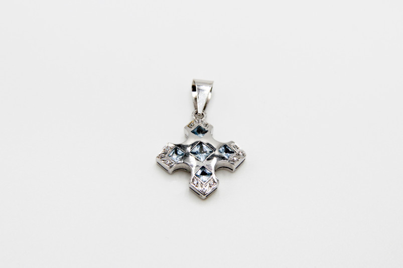 Cruz de oro blanco de 18k. de segunda mano. Joyería de ocasión | ROYALHYSTERIA