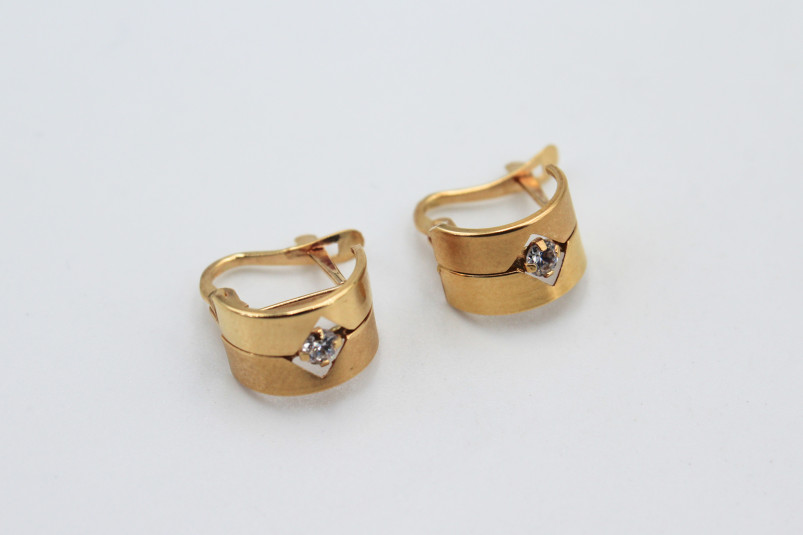 Pendiente de oro de 18k. de segunda mano. Joyería de ocasión | ROYALHYSTERIA
