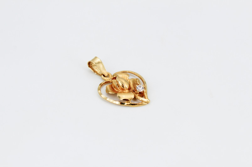 Colgante de oro de 18k. de segunda mano. Joyería de ocasión | ROYALHYSTERIA
