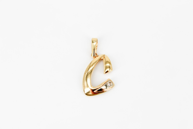Colgante de oro de 18k. de segunda mano. Joyería de ocasión | ROYALHYSTERIA
