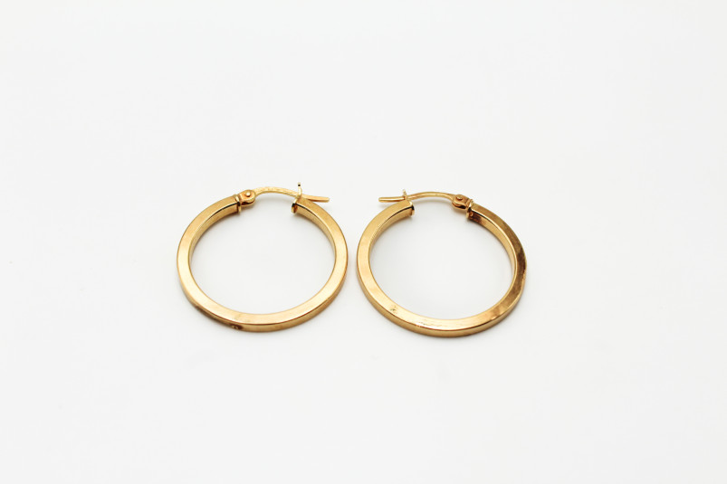 Pendiente de oro de 18k. de segunda mano. Joyería de ocasión | ROYALHYSTERIA
