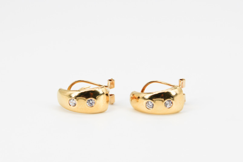 Pendiente de oro de 18k. de segunda mano. Joyería de ocasión | ROYALHYSTERIA