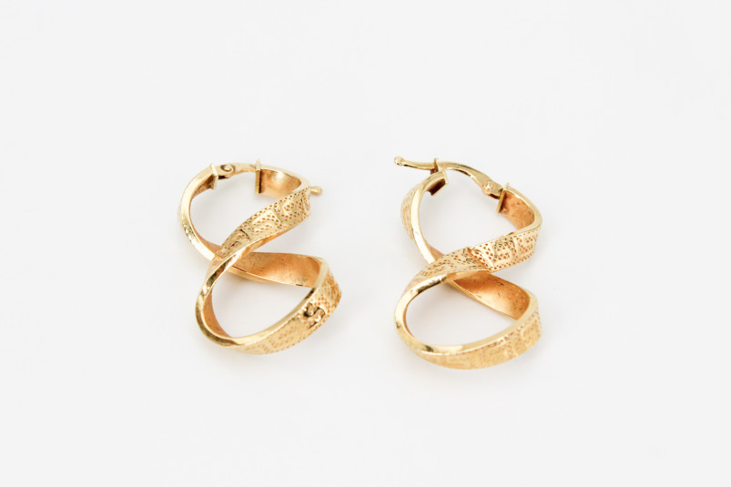 Pendiente de oro de 18k. de segunda mano. Joyería de ocasión | ROYALHYSTERIA