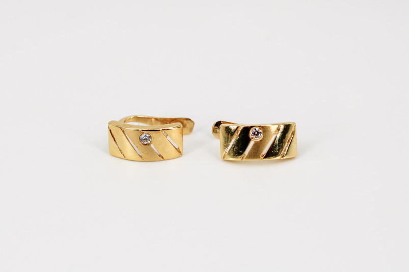 Pendiente de oro de 18k. de segunda mano. Joyería de ocasión | ROYALHYSTERIA