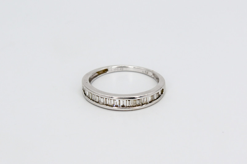 Anillo de oro blanco de 18k. de segunda mano. Joyería de ocasión | ROYALHYSTERIA