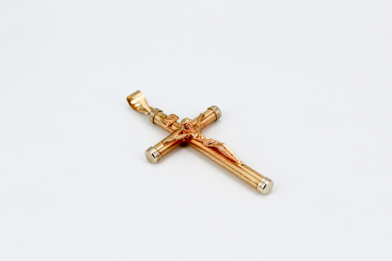 Cruz de oro combinado de 18k. de segunda mano. Joyería de ocasión | ROYALHYSTERIA