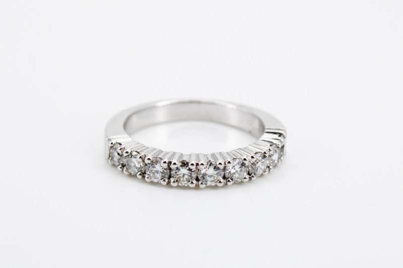 Anillo de oro blanco de 18k con diamantes. de segunda mano. Joyería de ocasión | ROYALHYSTERIA