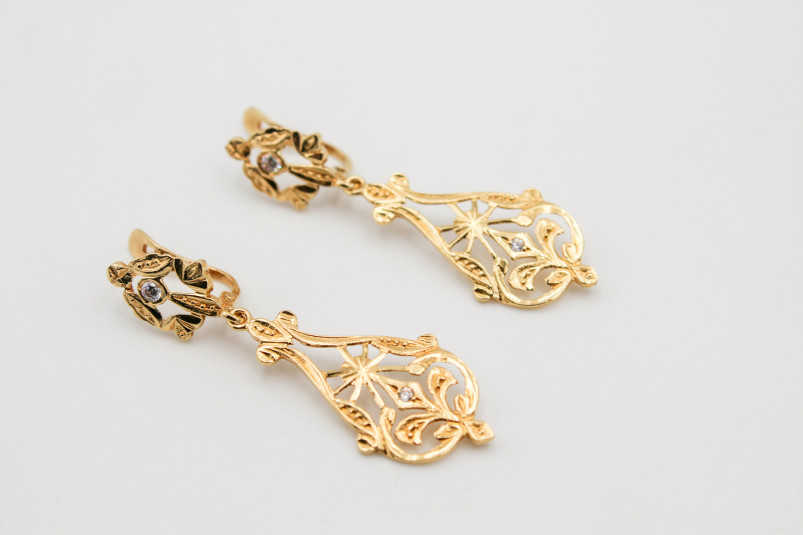 Pendiente de oro de 18k. de segunda mano. Joyería de ocasión | ROYALHYSTERIA
