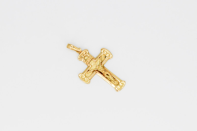 Cruz de oro de 18k. de segunda mano. Joyería de ocasión | ROYALHYSTERIA