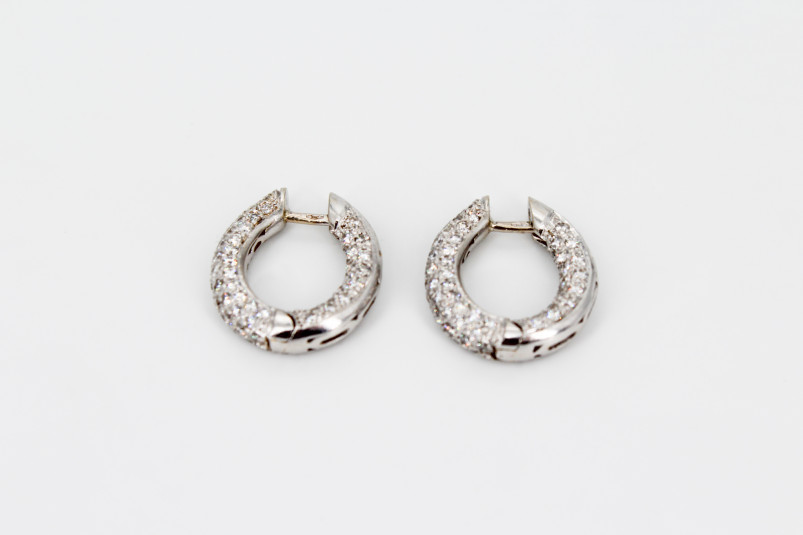 Pendiente de oro blanco de 18k. de segunda mano. Joyería de ocasión | ROYALHYSTERIA