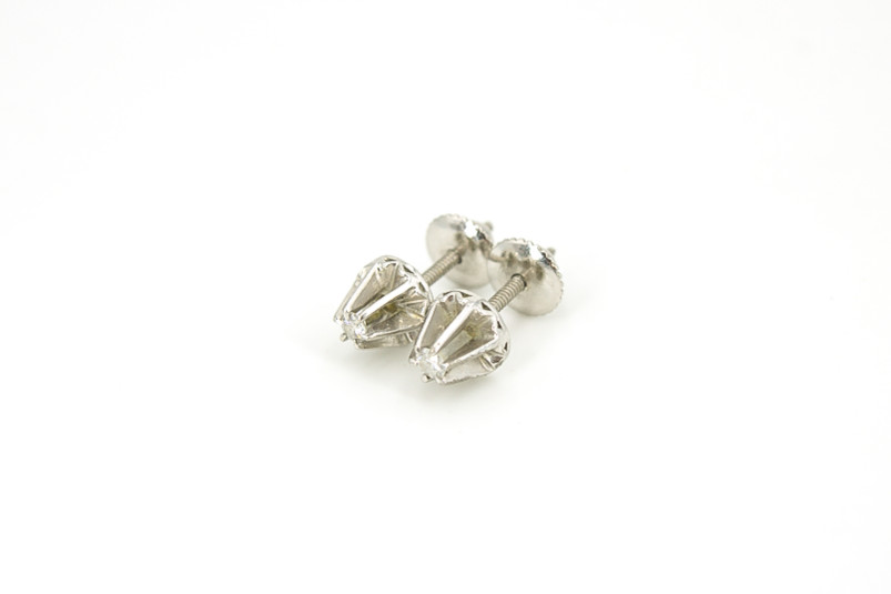 Pendiente de oro blanco de 18k con diamantes. de segunda mano. Joyería de ocasión | ROYALHYSTERIA