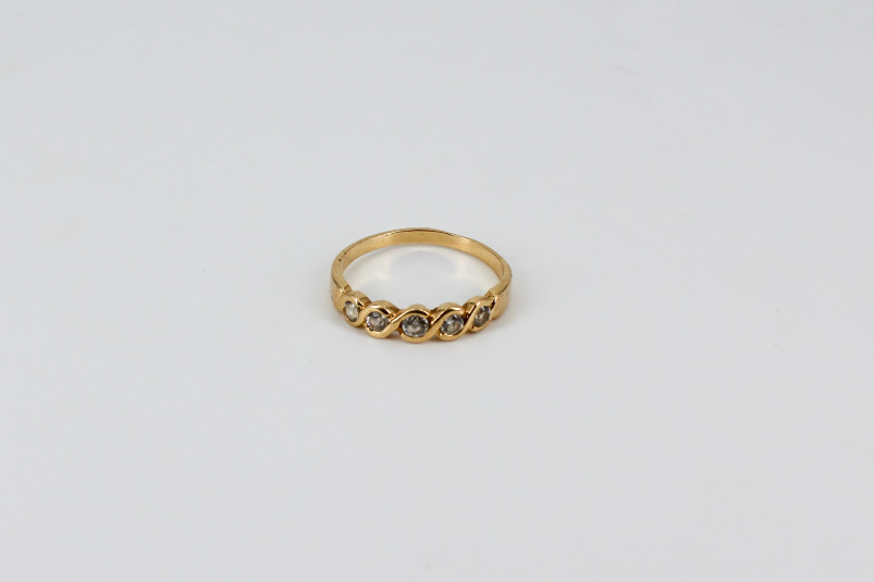 Anillo de oro de 18k. de segunda mano. Joyería de ocasión | ROYALHYSTERIA