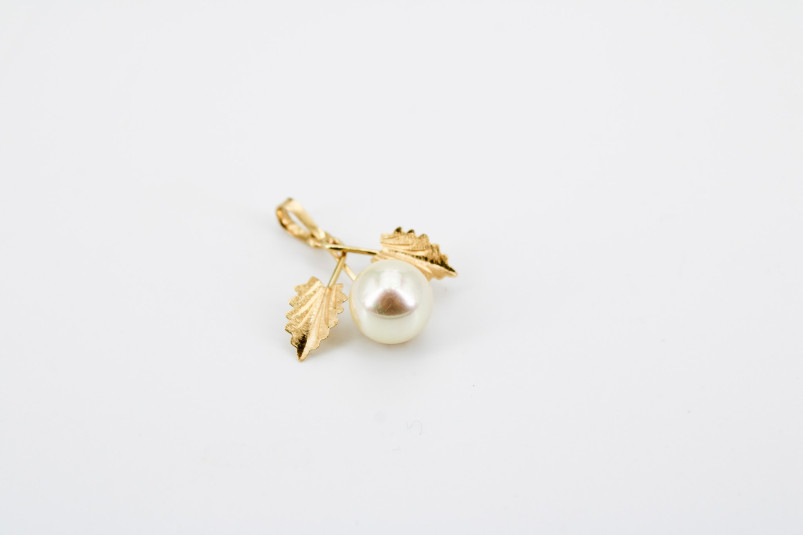 Colgante de oro de 18k. de segunda mano. Joyería de ocasión | ROYALHYSTERIA