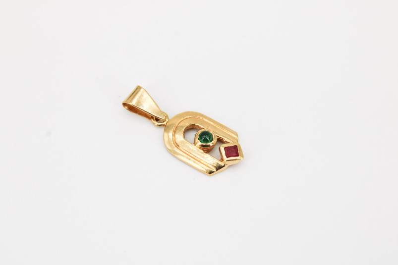 Colgante de oro de 18k. de segunda mano. Joyería de ocasión | ROYALHYSTERIA