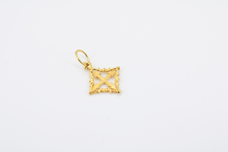 Cruz de oro de 18k. de segunda mano. Joyería de ocasión | ROYALHYSTERIA