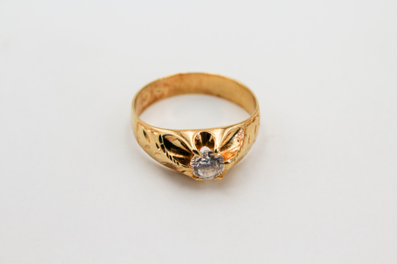 Solitario de oro de 18k. de segunda mano. Joyería de ocasión | ROYALHYSTERIA