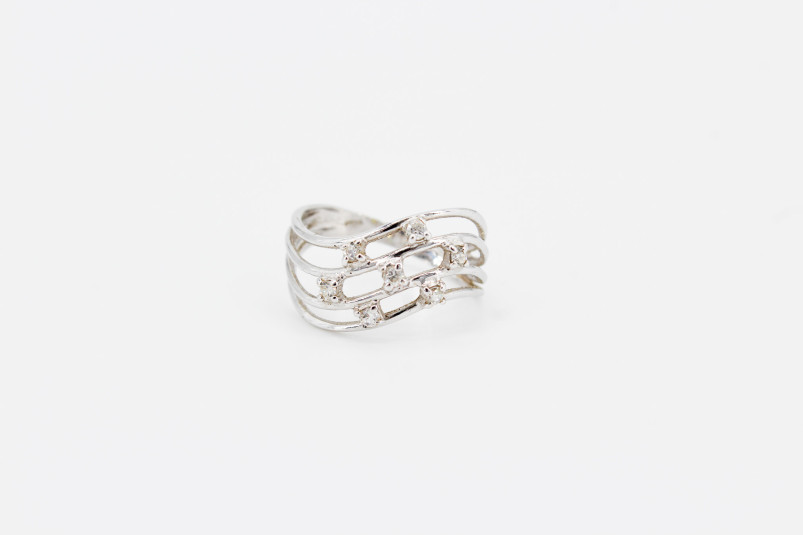 Anillo de oro blanco de 18k. de segunda mano. Joyería de ocasión | ROYALHYSTERIA