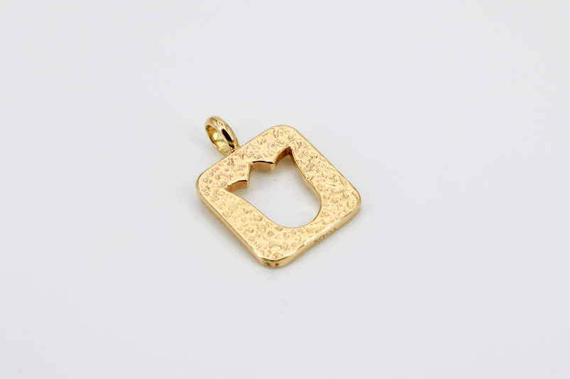 Colgante de oro de 18k. de segunda mano. Joyería de ocasión | ROYALHYSTERIA