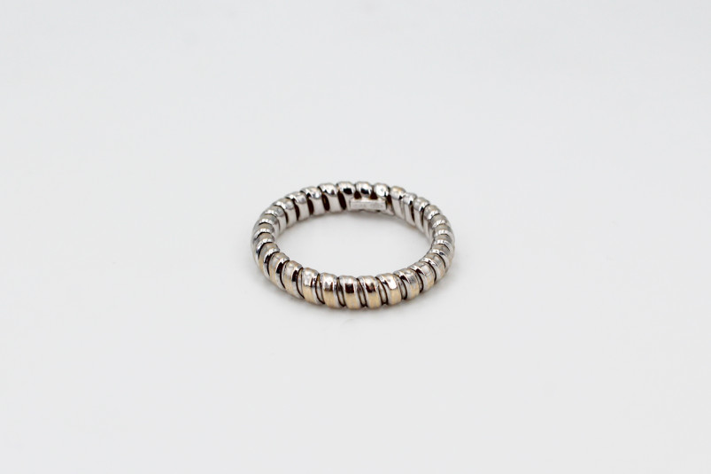 Anillo de oro blanco de 18k. de segunda mano. Joyería de ocasión | ROYALHYSTERIA