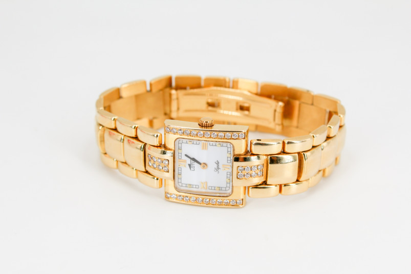 Reloj manual de oro de 18k con diamantes. de segunda mano. Joyería de ocasión | ROYALHYSTERIA