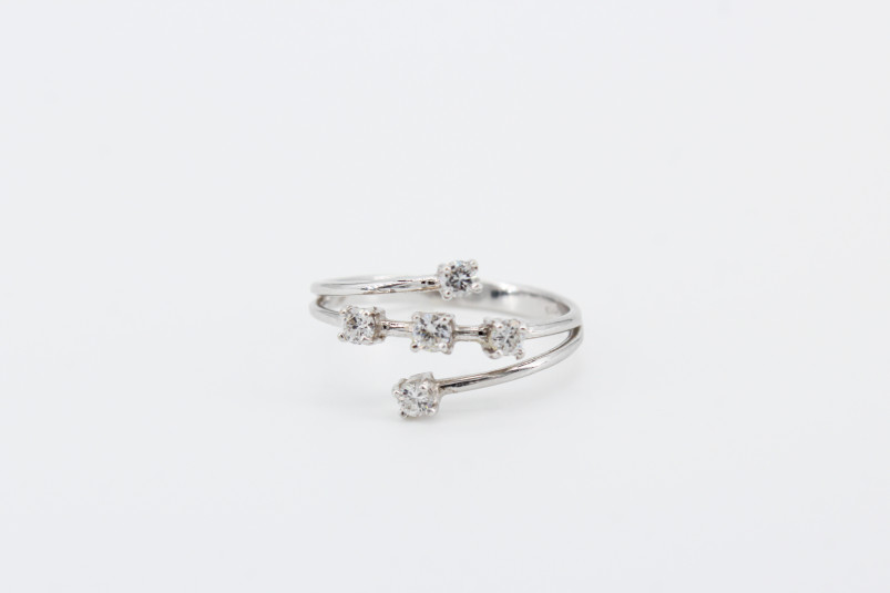Anillo de oro blanco de 18k. de segunda mano. Joyería de ocasión | ROYALHYSTERIA