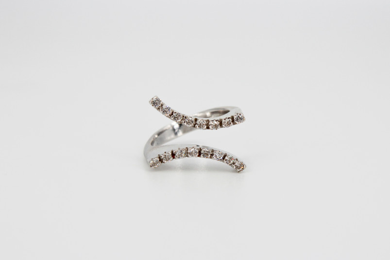 Anillo de oro blanco de 18k. de segunda mano. Joyería de ocasión | ROYALHYSTERIA