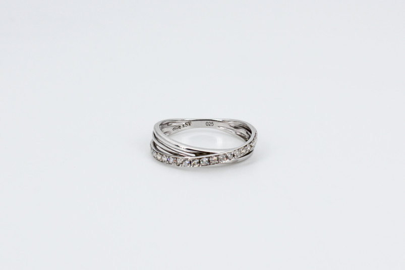 Anillo de oro blanco de 18k. de segunda mano. Joyería de ocasión | ROYALHYSTERIA